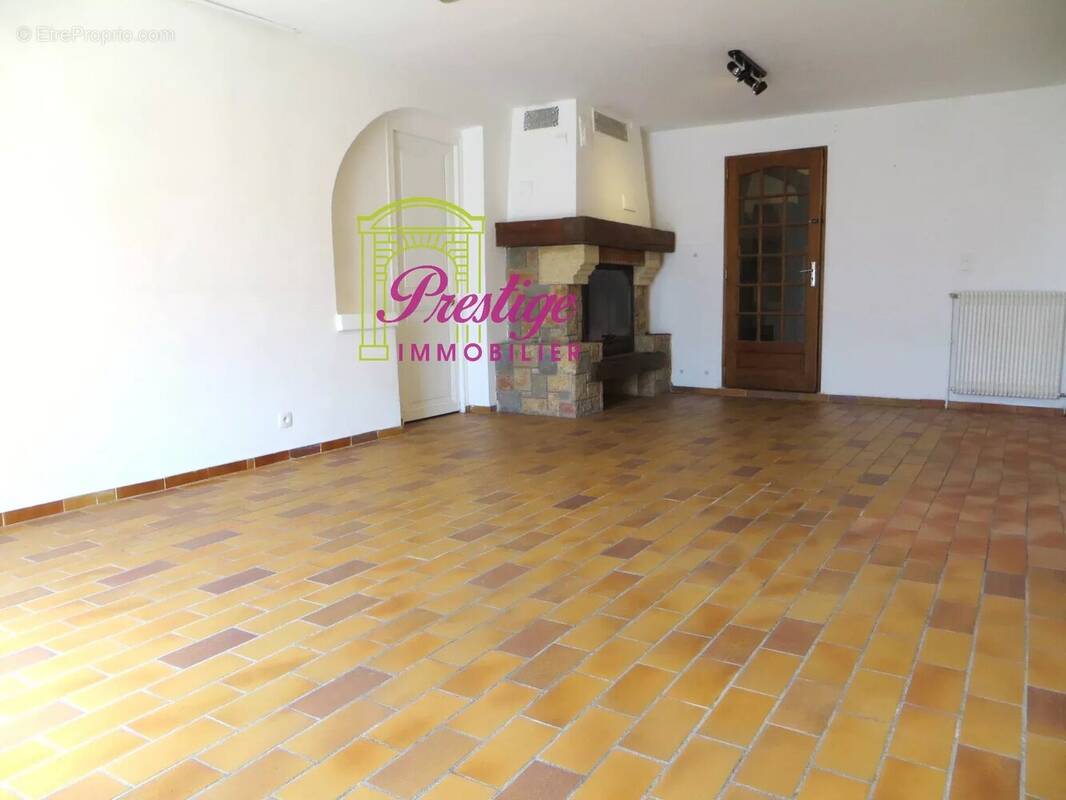 Appartement à LE MESNIL-LE-ROI