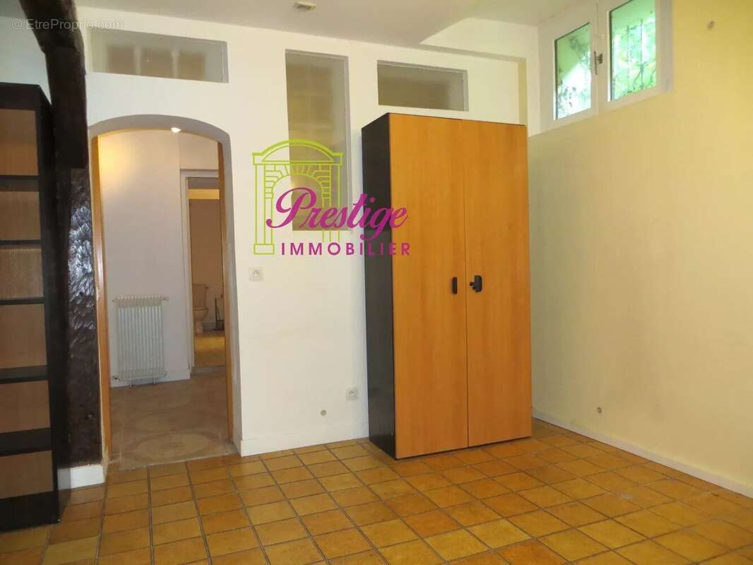 Appartement à LE MESNIL-LE-ROI