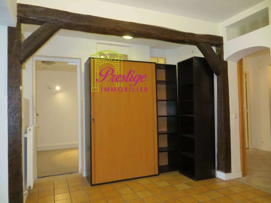 Appartement à LE MESNIL-LE-ROI