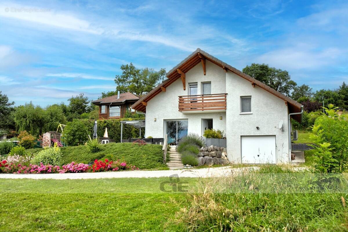 Maison à CRUSEILLES