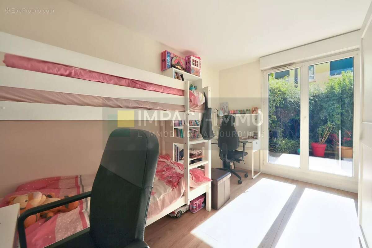 Appartement à COURBEVOIE