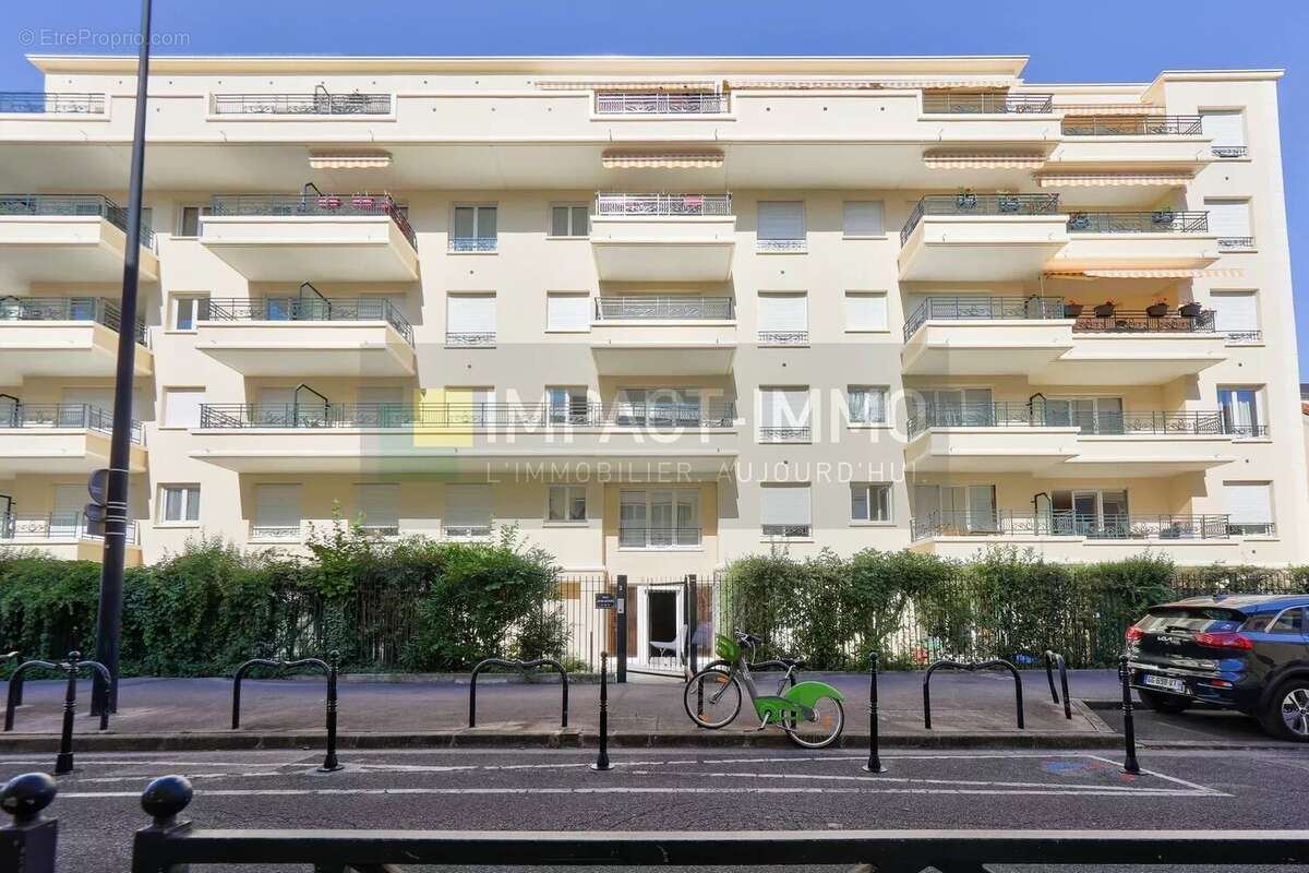 Appartement à COURBEVOIE