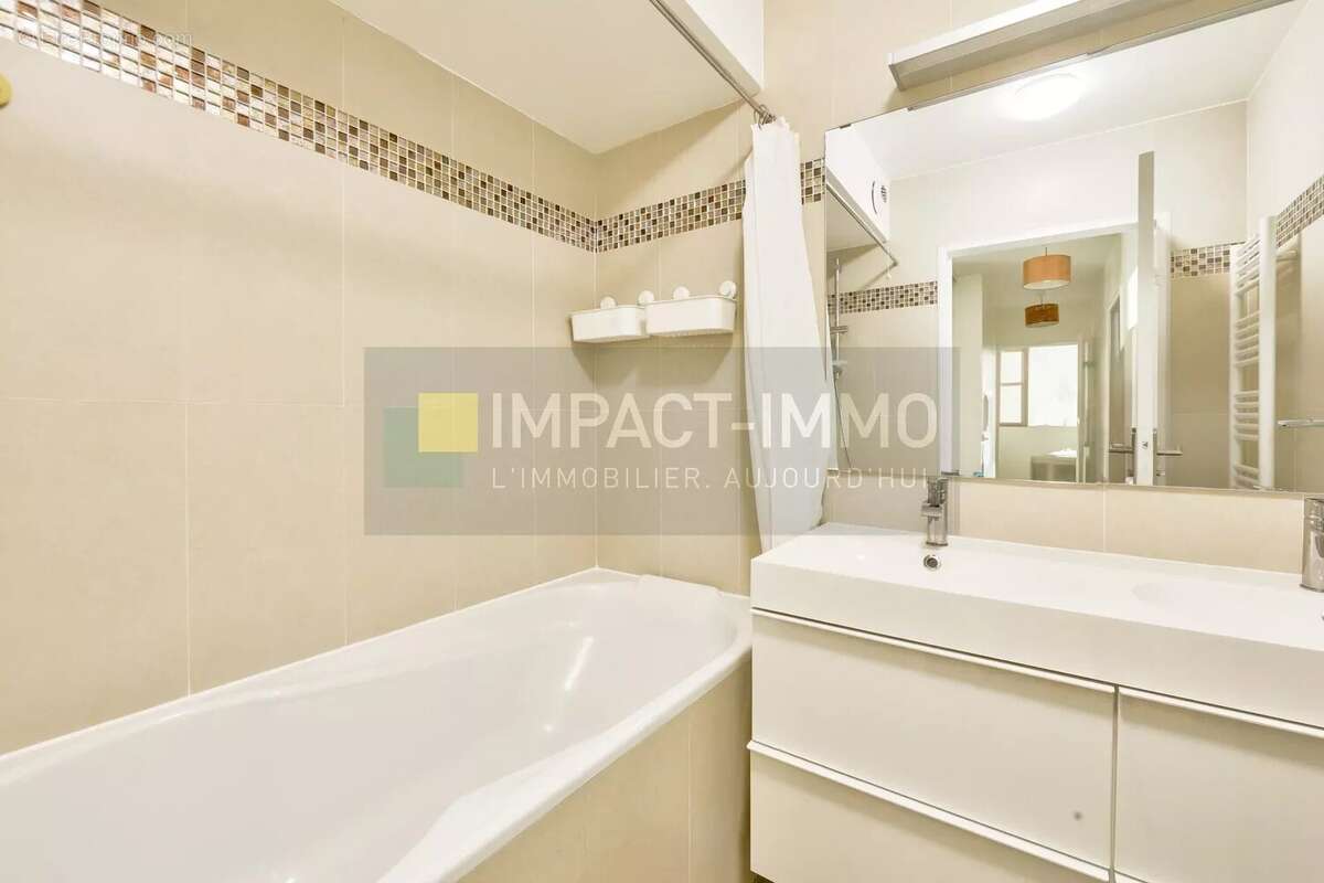 Appartement à COURBEVOIE