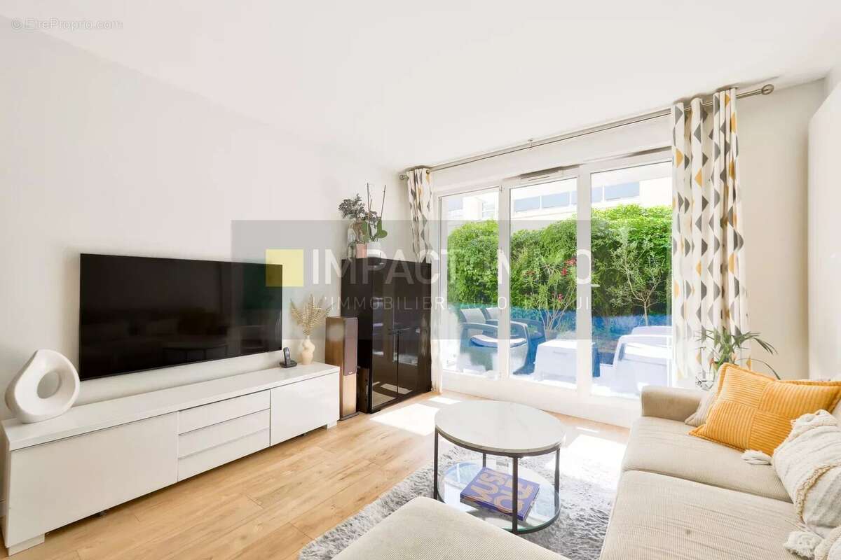 Appartement à COURBEVOIE