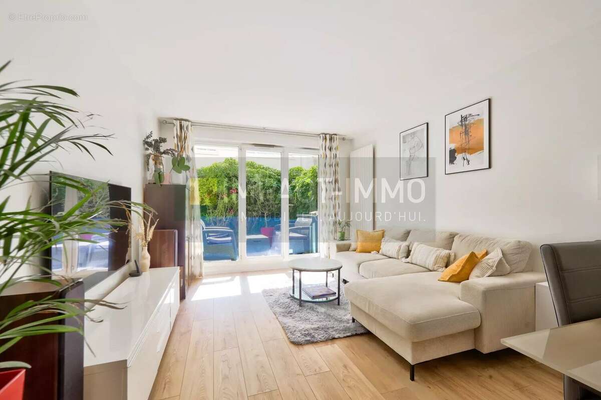 Appartement à COURBEVOIE