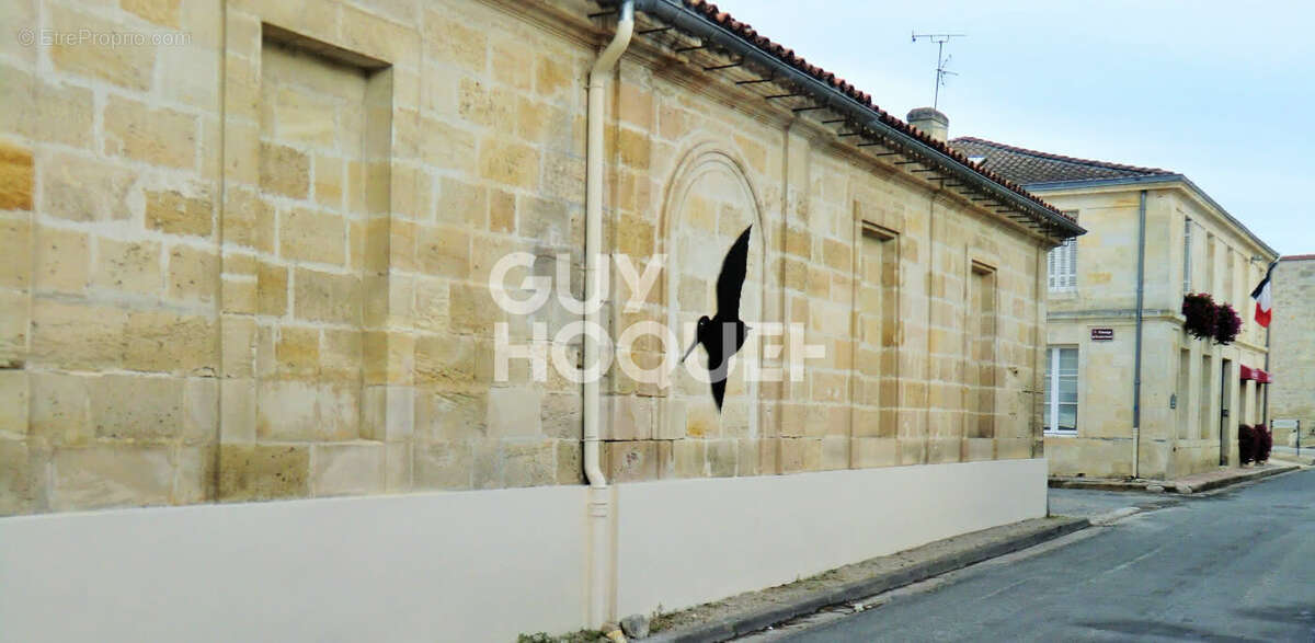 Commerce à PAUILLAC