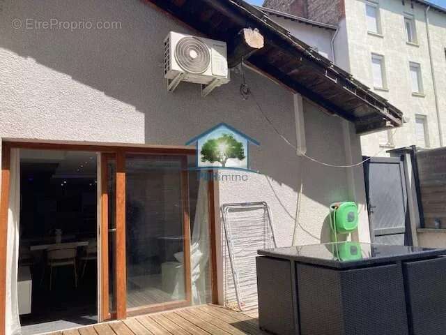 Maison à LE CHAMBON-FEUGEROLLES