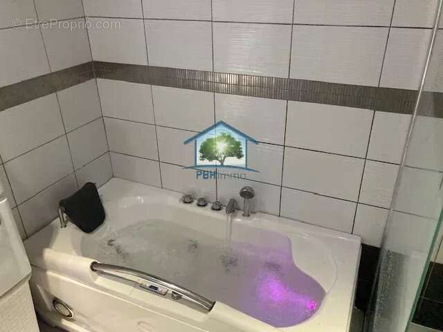 Maison à LE CHAMBON-FEUGEROLLES