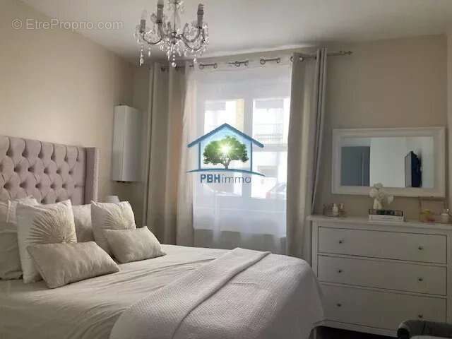 Maison à LE CHAMBON-FEUGEROLLES