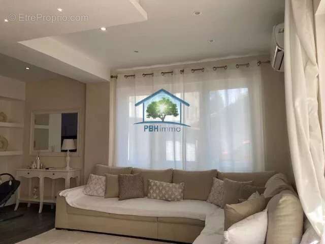 Maison à LE CHAMBON-FEUGEROLLES