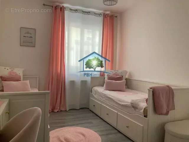 Maison à LE CHAMBON-FEUGEROLLES