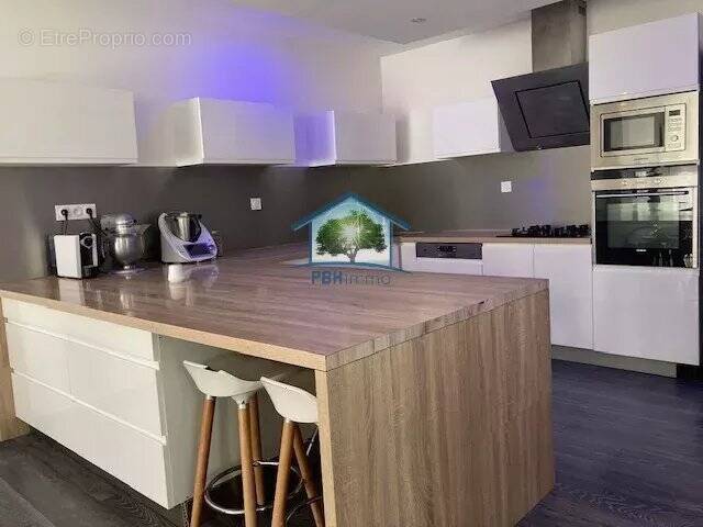 Maison à LE CHAMBON-FEUGEROLLES