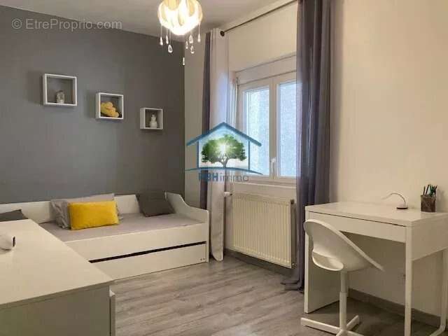 Maison à LE CHAMBON-FEUGEROLLES