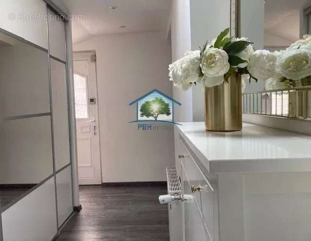 Maison à LE CHAMBON-FEUGEROLLES