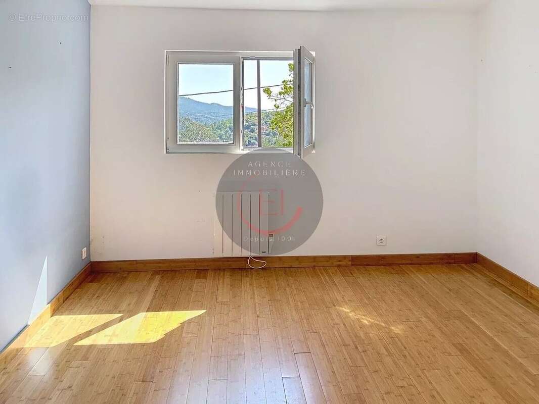 Maison à LES ADRETS-DE-L&#039;ESTEREL