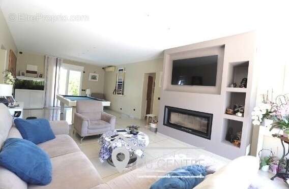 Maison à CHEVRY-COSSIGNY