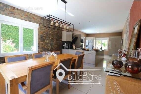 Maison à MANDRES-LES-ROSES