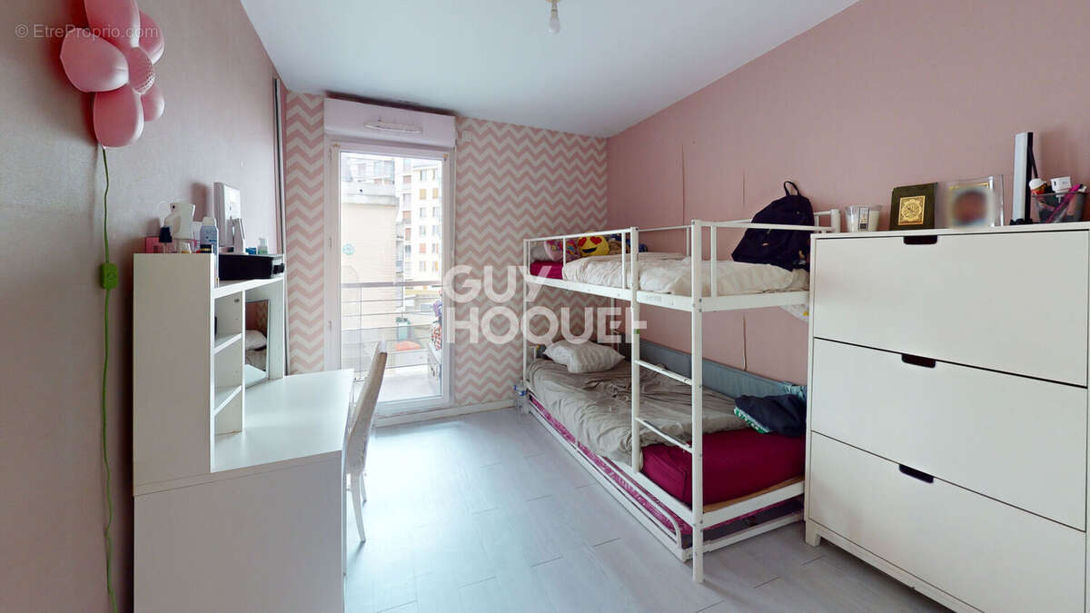 Appartement à LES PAVILLONS-SOUS-BOIS