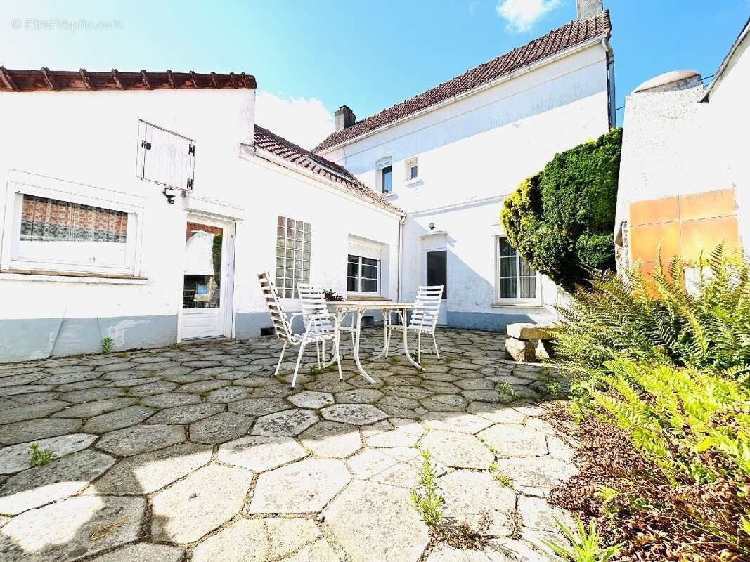 Maison à BRUAY-LA-BUISSIERE