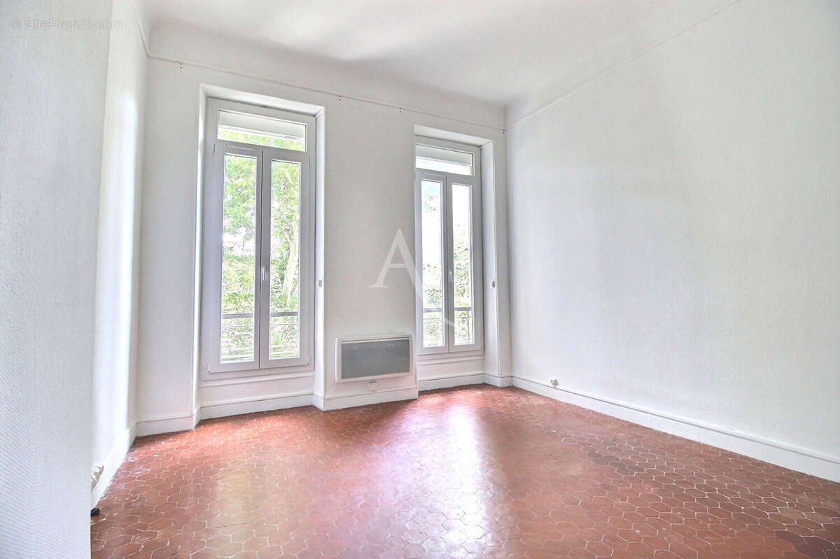 Appartement à MARSEILLE-1E