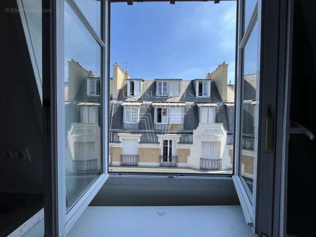 Appartement à PARIS-16E