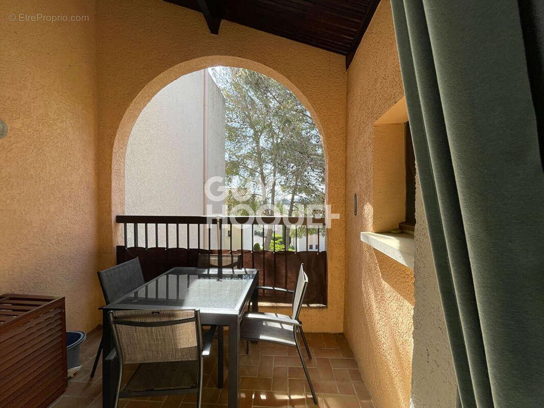 Appartement à ROQUEBRUNE-SUR-ARGENS