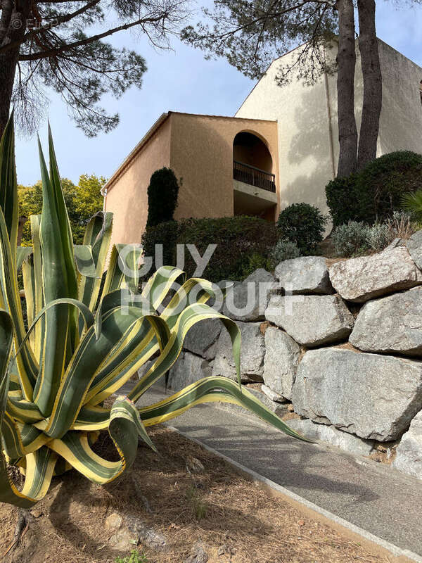 Appartement à ROQUEBRUNE-SUR-ARGENS