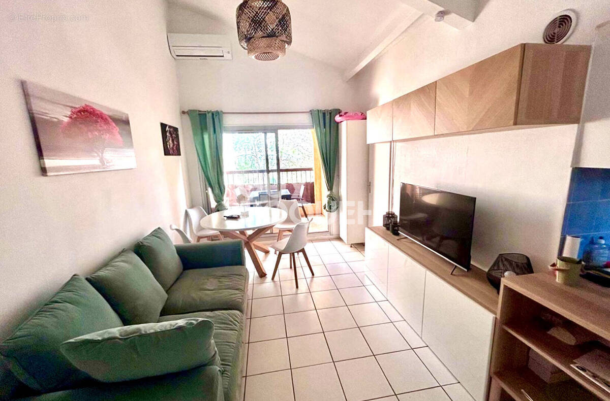 Appartement à ROQUEBRUNE-SUR-ARGENS