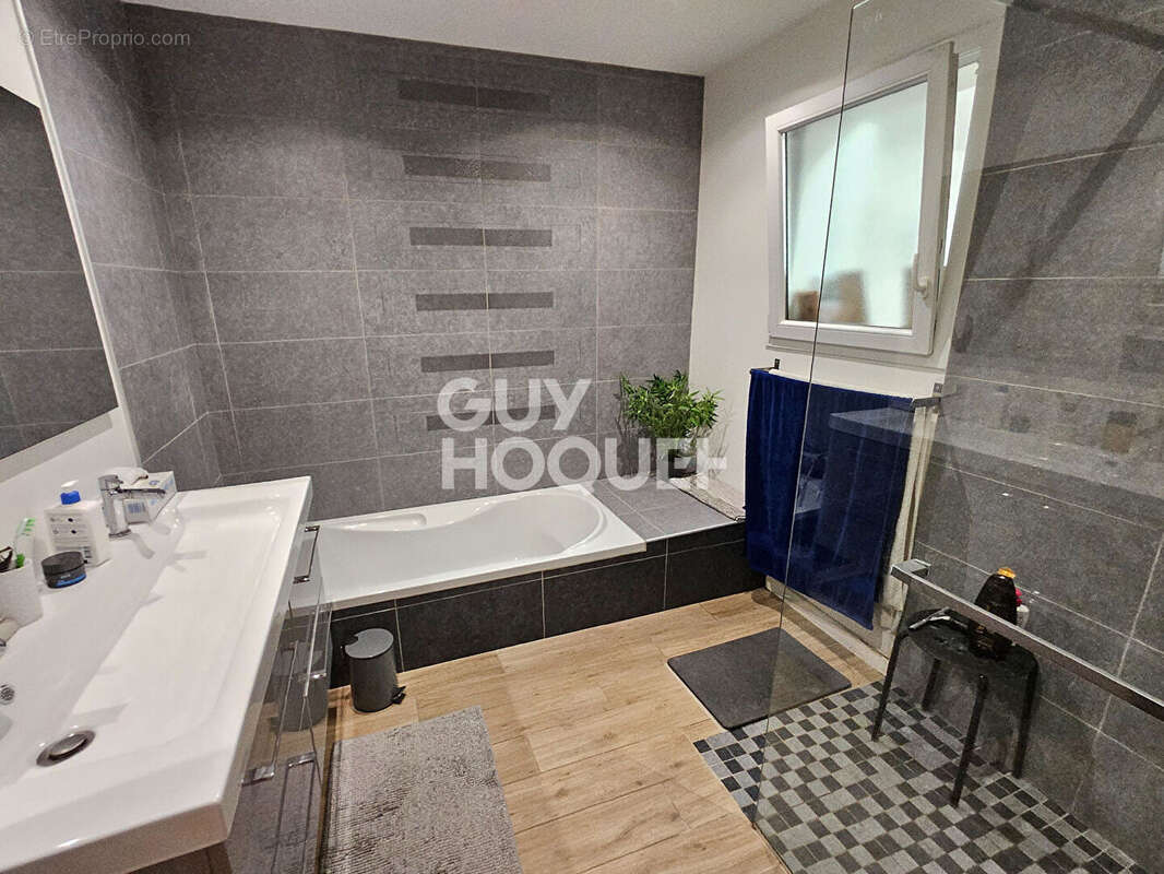 Maison à PORTES-LES-VALENCE