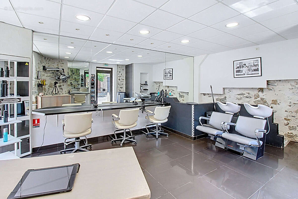 Commerce à FIGANIERES