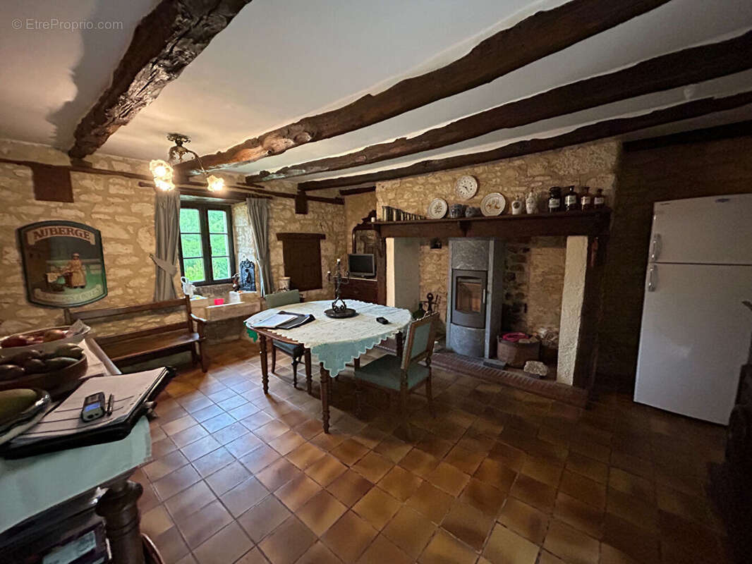 Maison à SALIGNAC-EYVIGUES