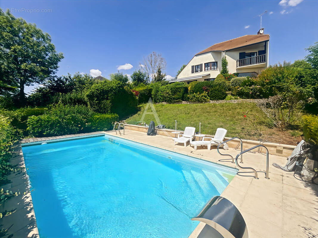 Maison à VAUX-SUR-SEINE