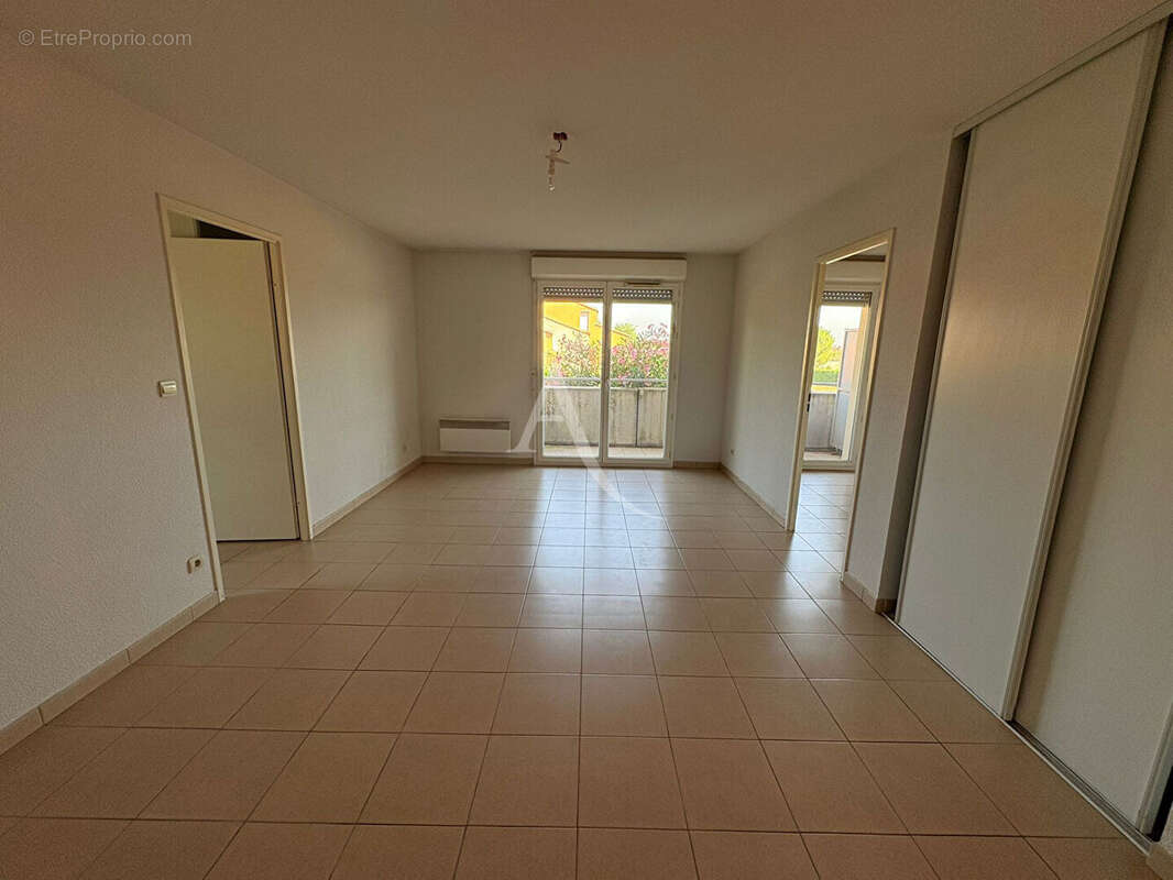 Appartement à BEAUZELLE