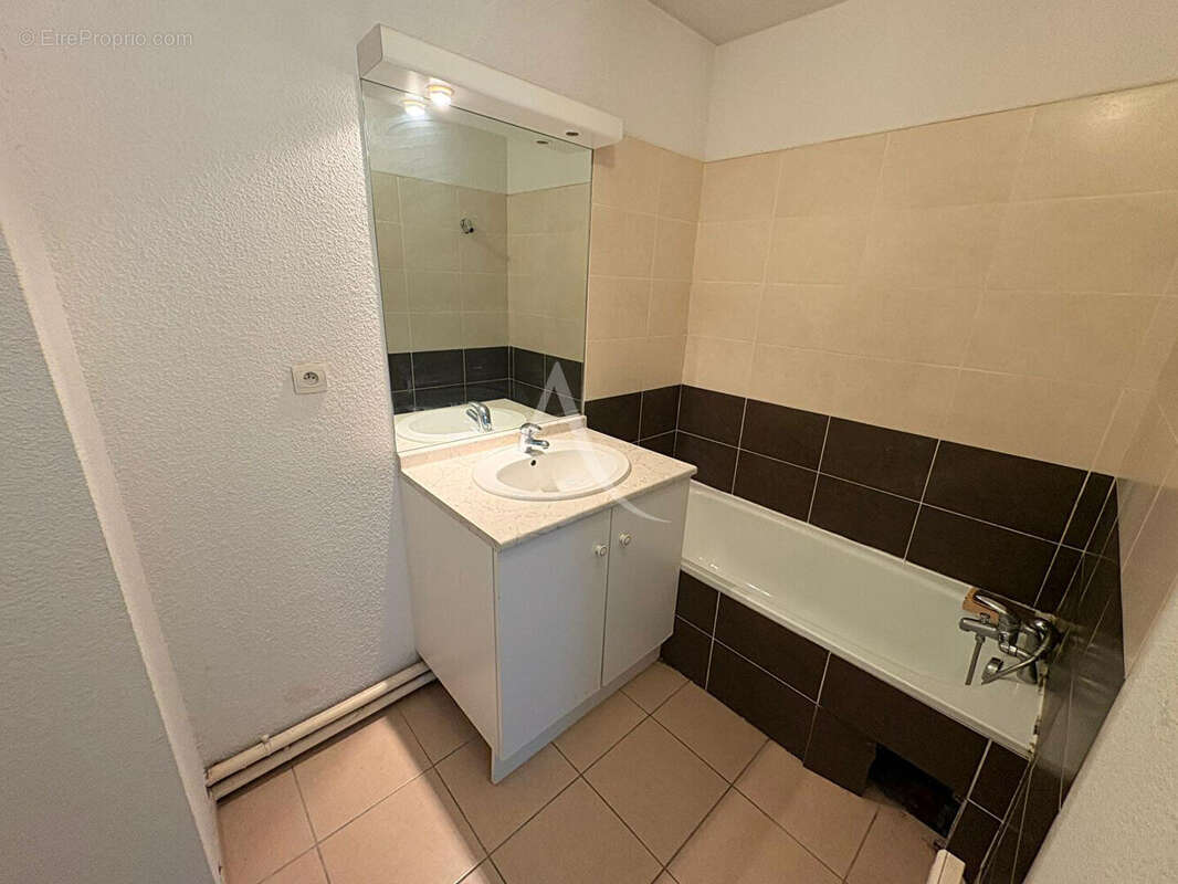 Appartement à BEAUZELLE