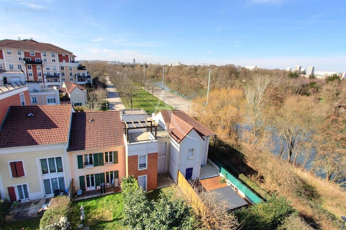 Appartement à VILLENEUVE-LA-GARENNE