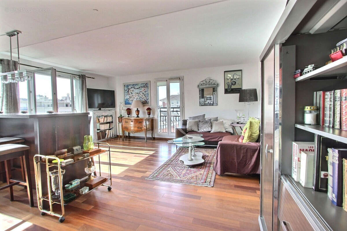 Appartement à VILLENEUVE-LA-GARENNE