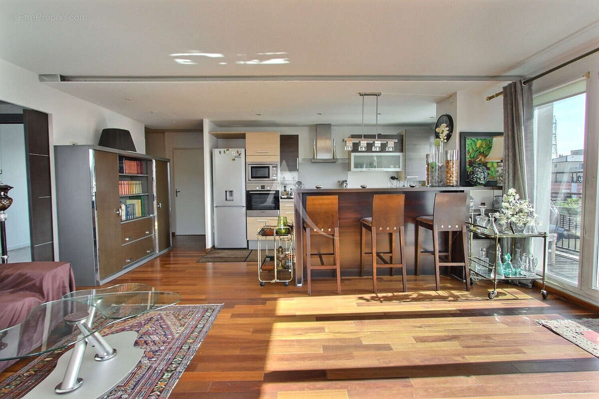 Appartement à VILLENEUVE-LA-GARENNE