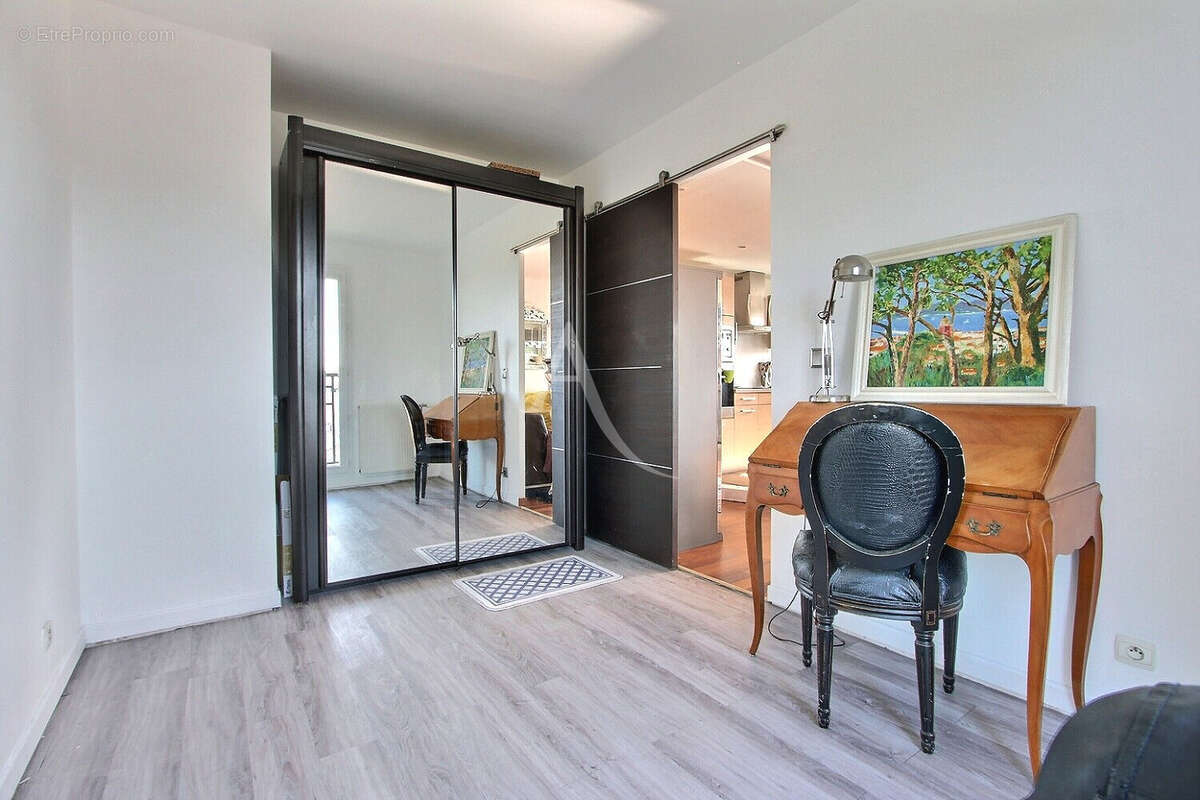 Appartement à VILLENEUVE-LA-GARENNE