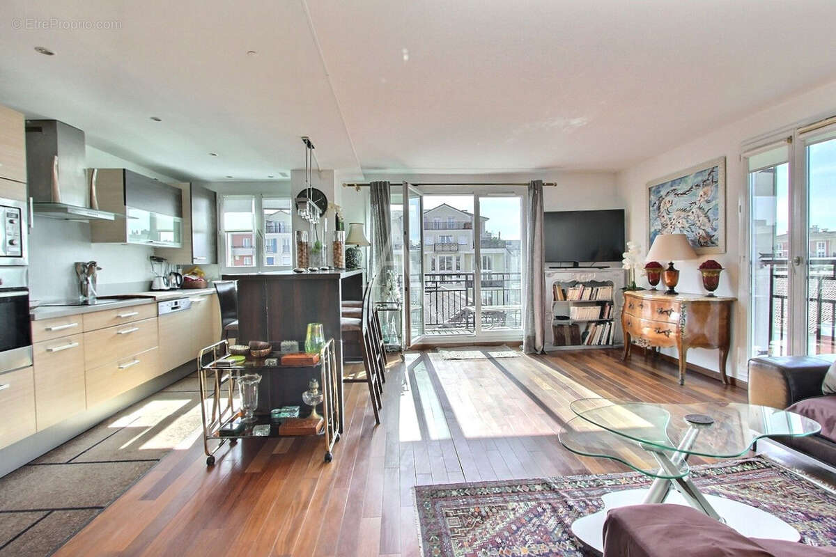 Appartement à VILLENEUVE-LA-GARENNE