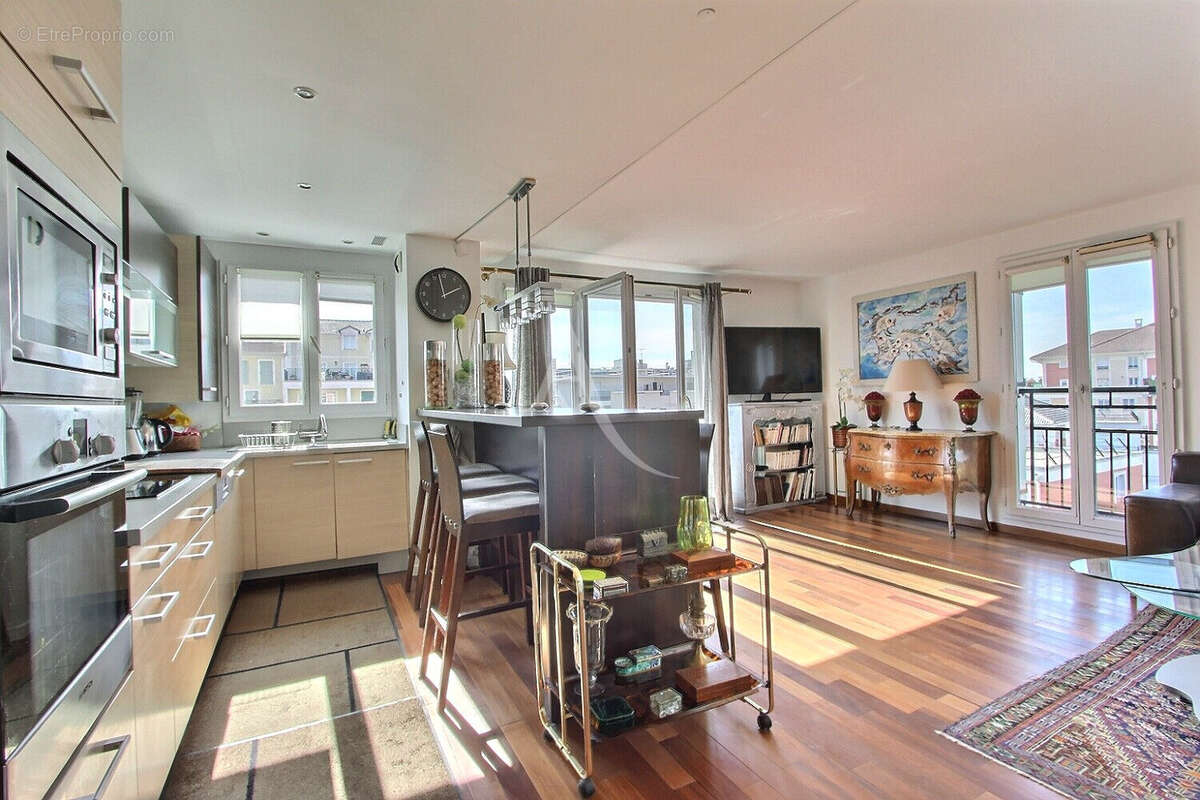 Appartement à VILLENEUVE-LA-GARENNE