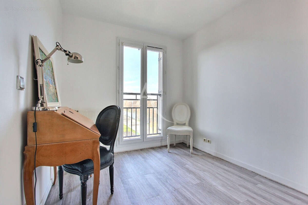 Appartement à VILLENEUVE-LA-GARENNE