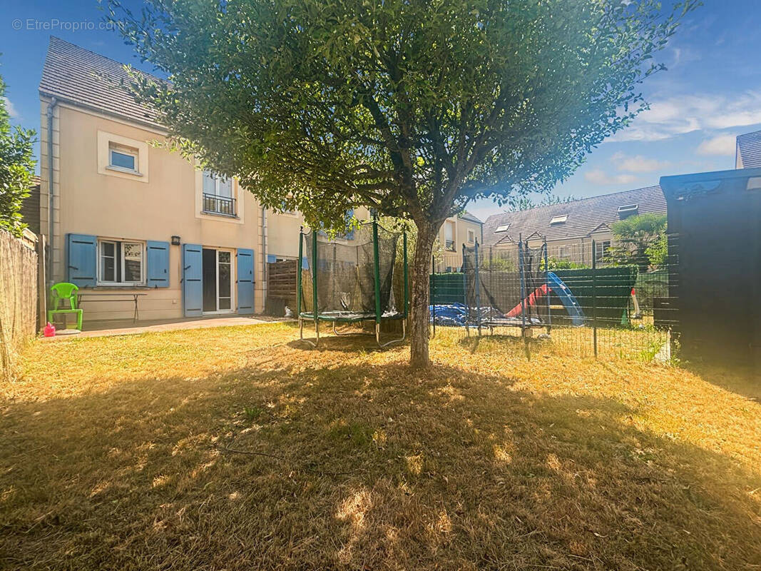 Maison à SAVIGNY-LE-TEMPLE