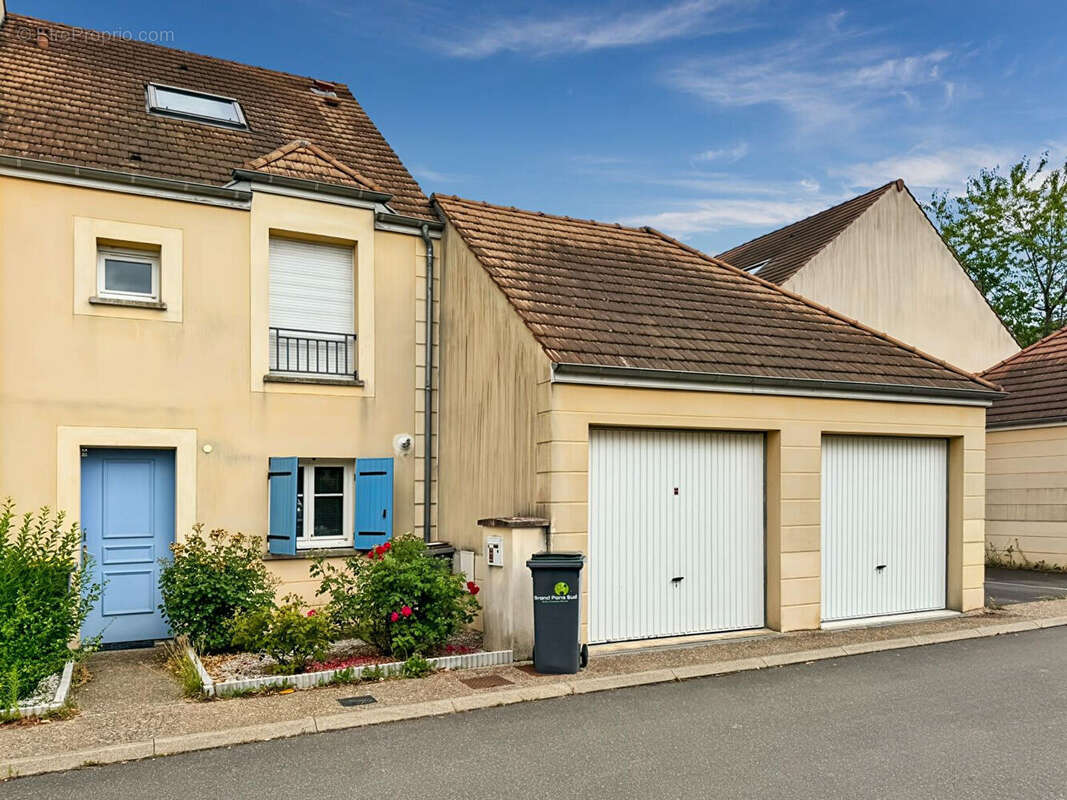 Maison à SAVIGNY-LE-TEMPLE