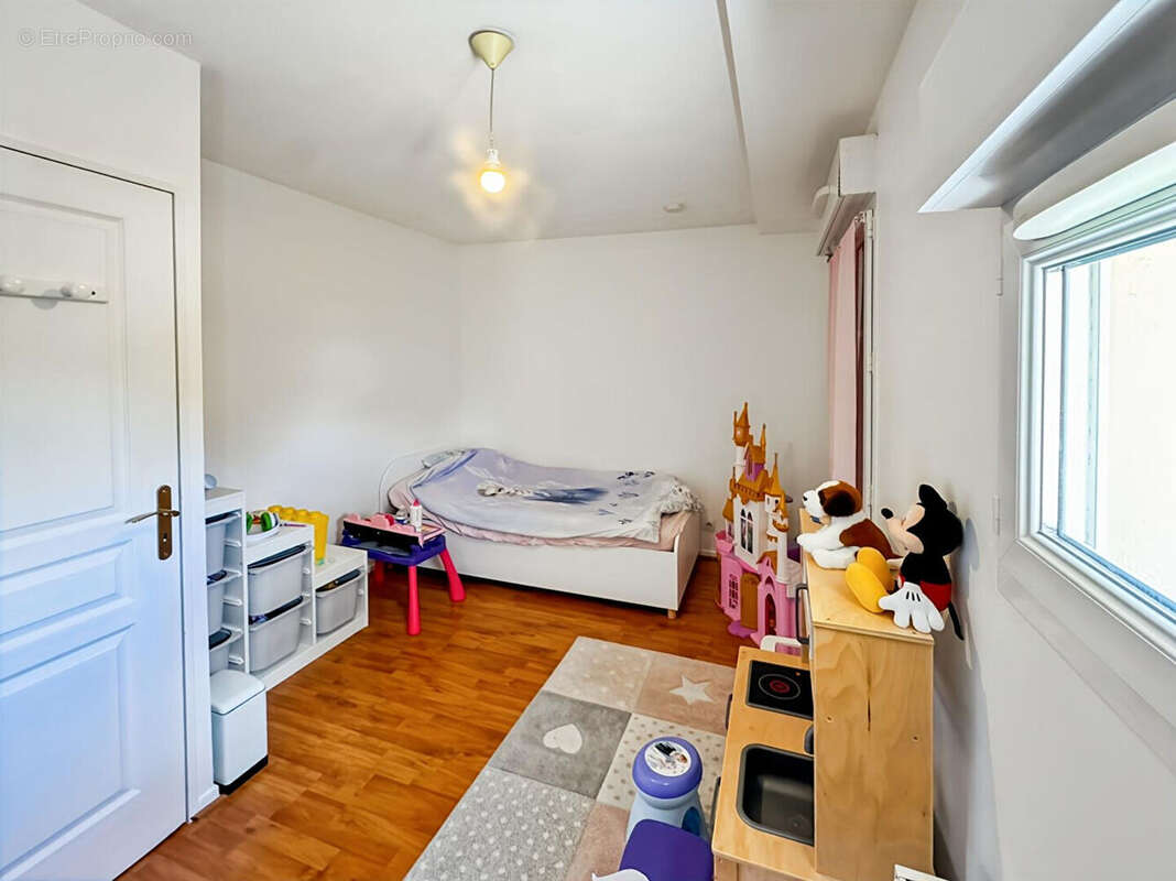 Maison à SAVIGNY-LE-TEMPLE