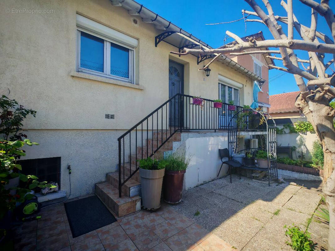 Maison à SARTROUVILLE