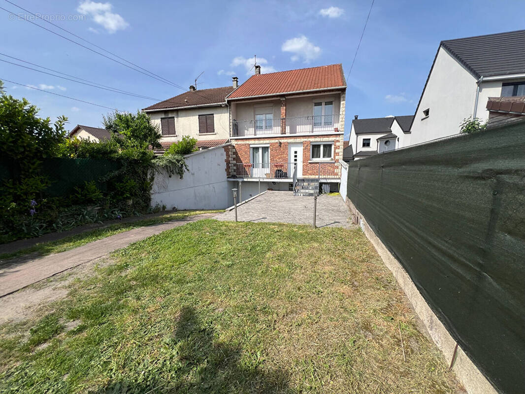 Maison à SARTROUVILLE