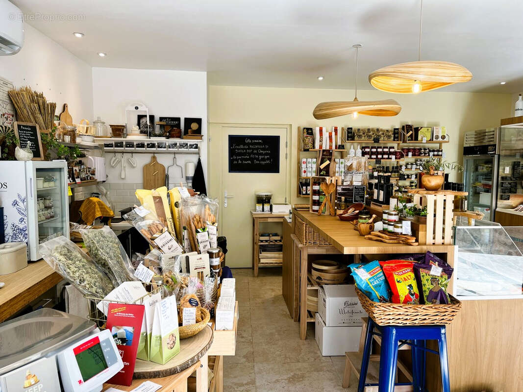 Commerce à VILLENEUVE-LES-AVIGNON