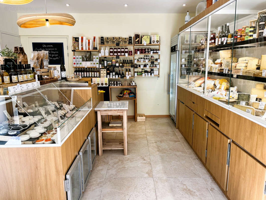 Commerce à VILLENEUVE-LES-AVIGNON