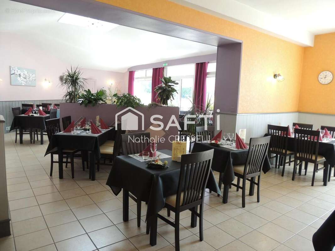 Photo 6 - Commerce à AMBRIERES-LES-VALLEES