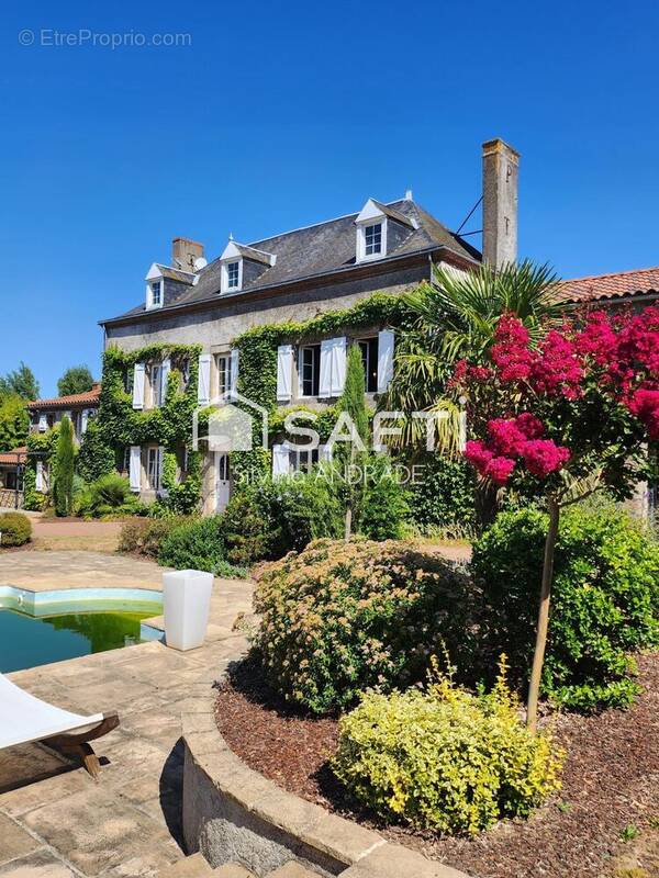 Photo 1 - Maison à NUEIL-LES-AUBIERS